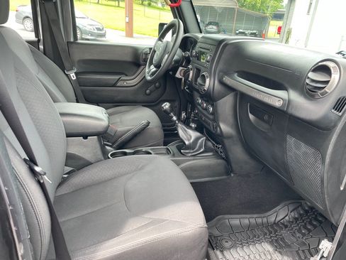 Used 2018 Jeep Wrangler Unlimited Sport AWD/4WD image 20