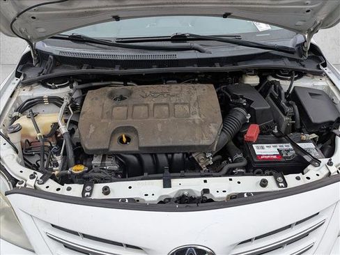 Used 2013 Toyota Corolla LE image 18