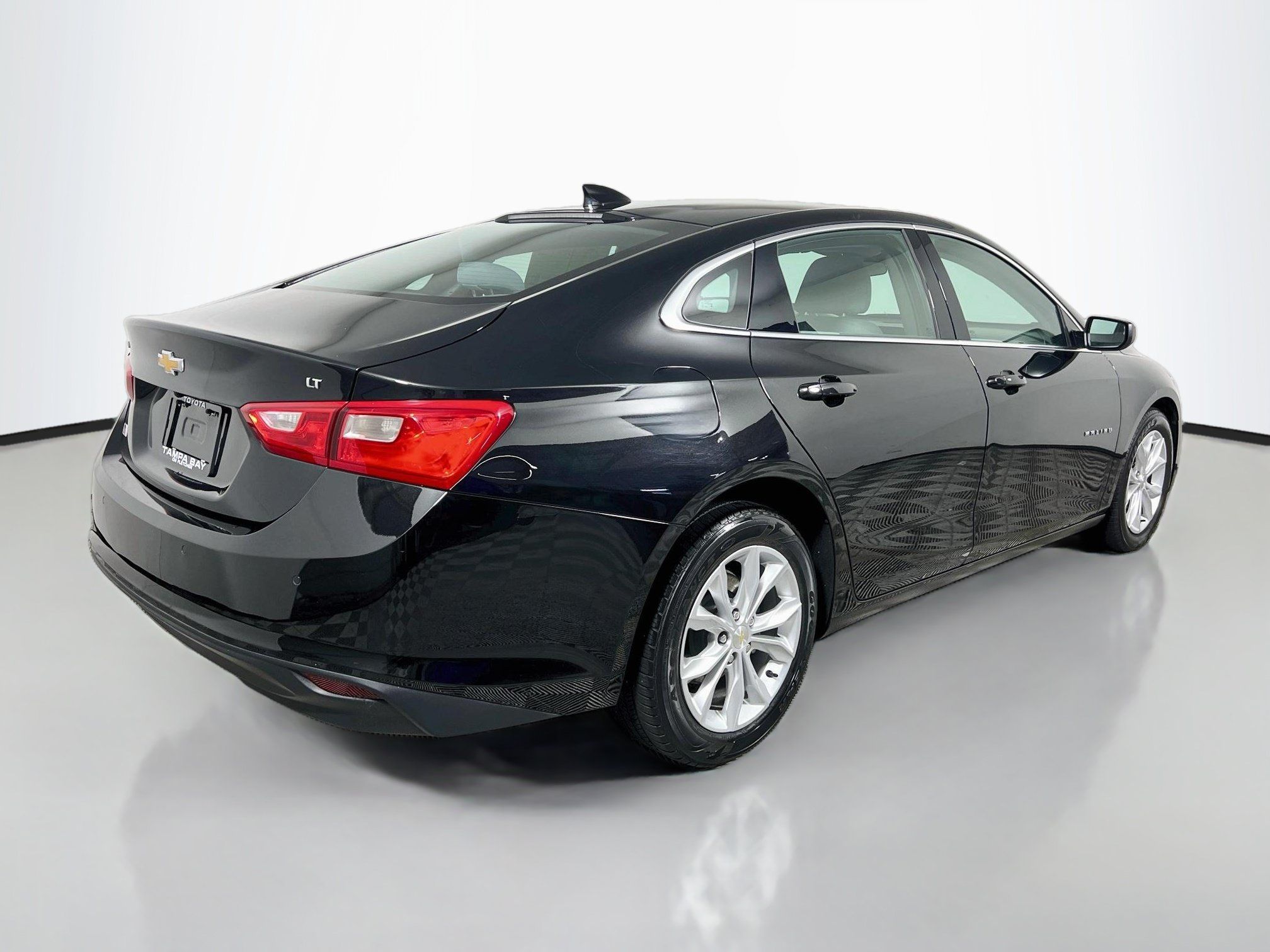 Used 2025 Chevrolet Malibu LT FWD image 4