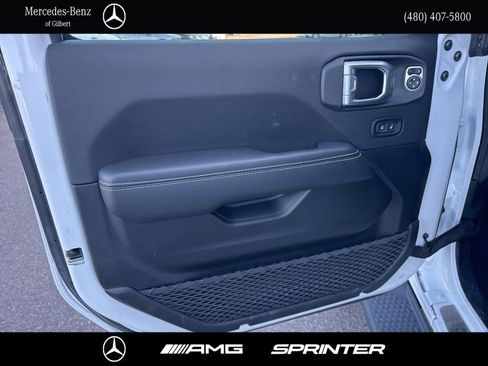 Used 2022 Jeep Wrangler Unlimited Sahara w/ LED Lighting Group AWD/4WD image 12