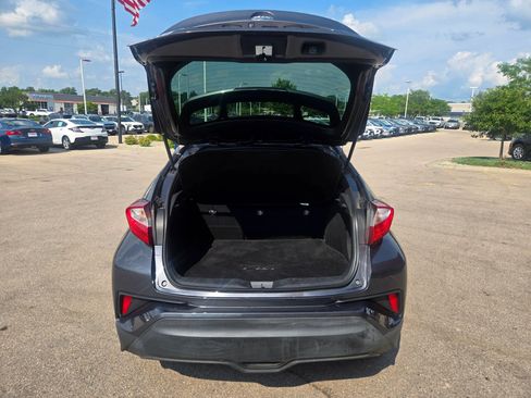 Used 2021 Toyota C-HR XLE FWD image 7