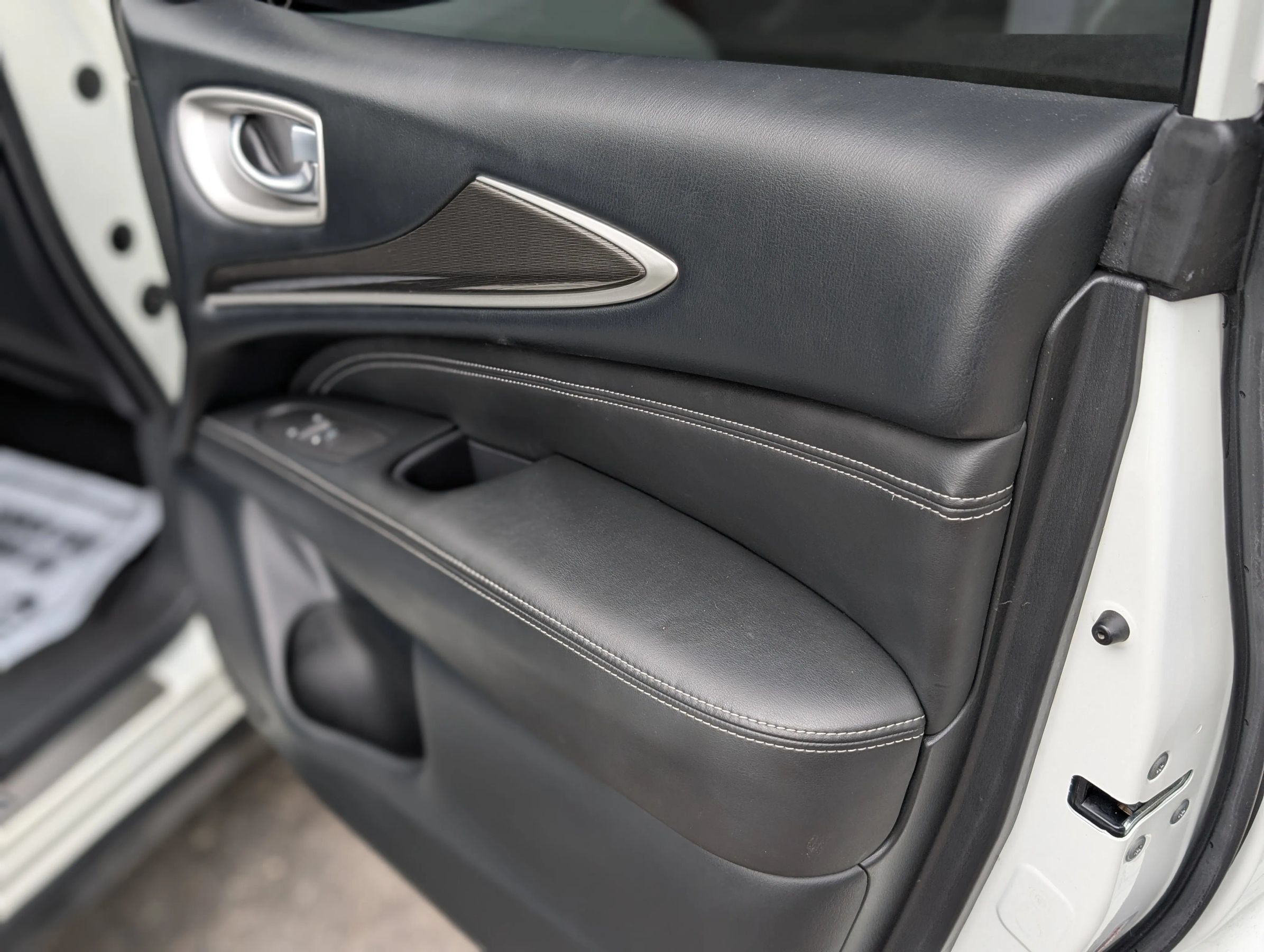 Used 2020 INFINITI QX60 Luxe w/ Essential Package FWD image 31