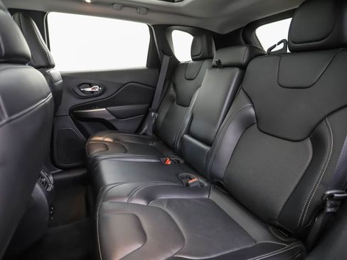 Used 2020 Jeep Cherokee Limited image 24