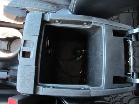 Used 2016 Jeep Wrangler Unlimited Rubicon w/ Connectivity Group image 81