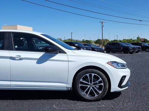 Used 2025 Volkswagen Jetta Sport FWD image 4