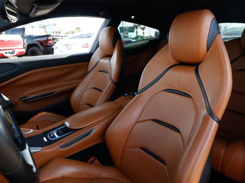 Used 2019 Ferrari GTC4Lusso T image 9