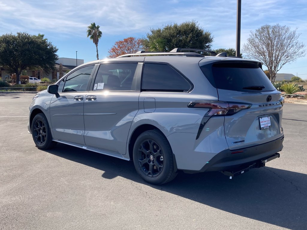 New 2026 Toyota Sienna XLE Woodland Edition AWD/4WD image 7