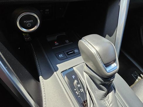Used 2023 Toyota Venza LE AWD/4WD image 31