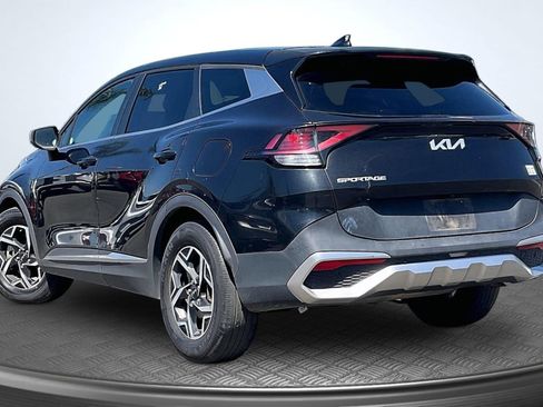 Used 2023 Kia Sportage LX FWD image 2