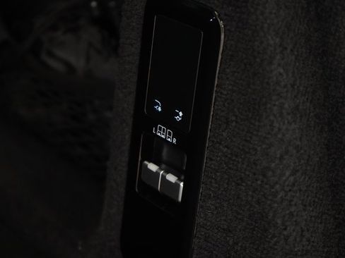 Used 2023 Land Rover Range Rover Sport SE image 16