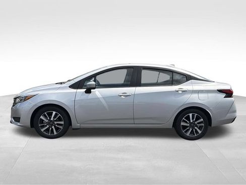 Used 2025 Nissan Versa SV FWD image 5
