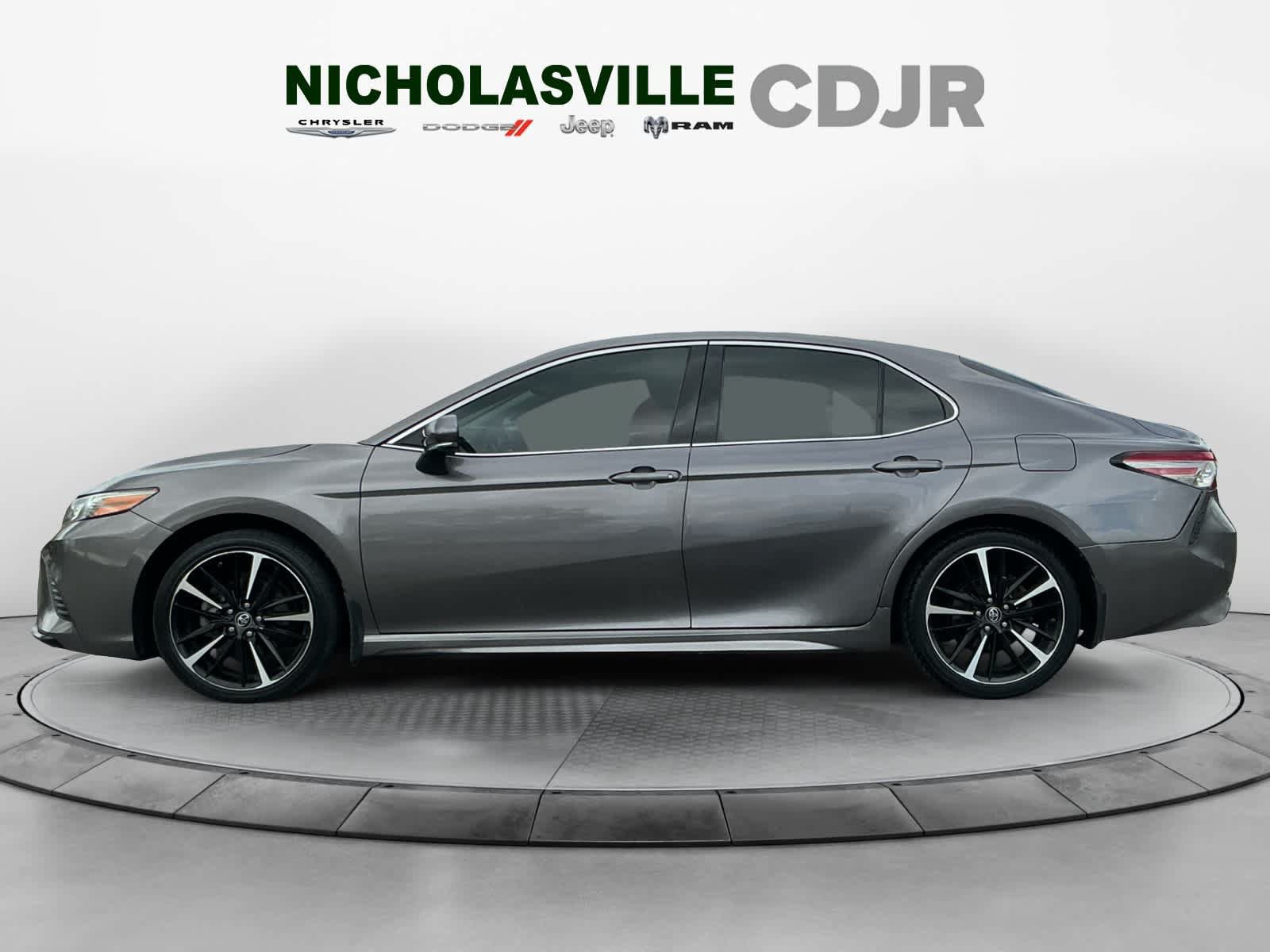 Used 2018 Toyota Camry XSE FWD image 2