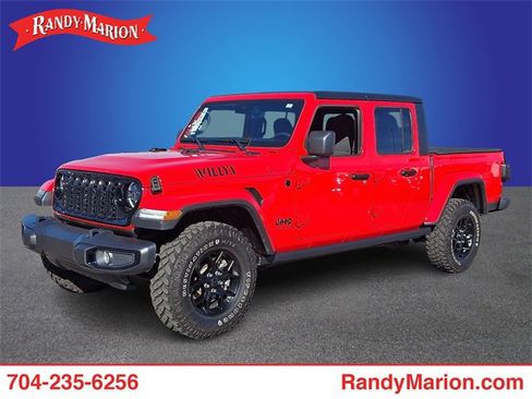 Used 2024 Jeep Gladiator Sport image 1