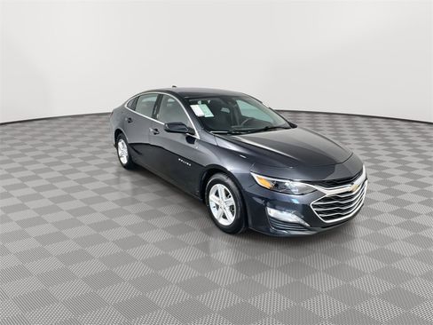Used 2023 Chevrolet Malibu LT image 2