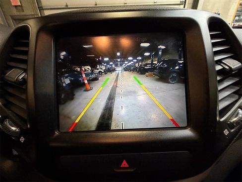 Used 2016 Jeep Cherokee Limited image 18