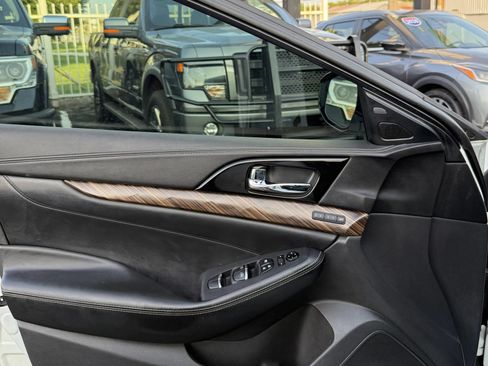 Used 2016 Nissan Maxima Platinum w/ Interior Lighting Package FWD image 20