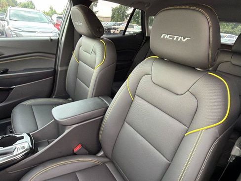 New 2026 Chevrolet Trax ACTIV w/ Sunroof Package FWD image 5