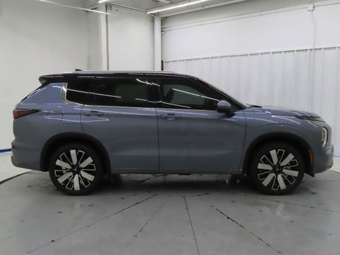 New 2025 Mitsubishi Outlander SEL image 2