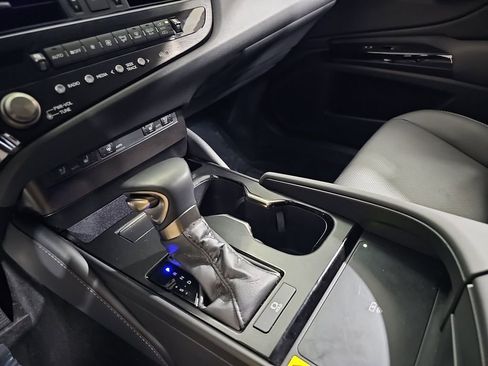 Used 2023 Lexus ES 250 w/ Premium Package AWD/4WD image 24