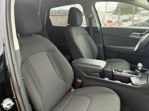 Used 2025 Kia Sportage LX FWD image 30