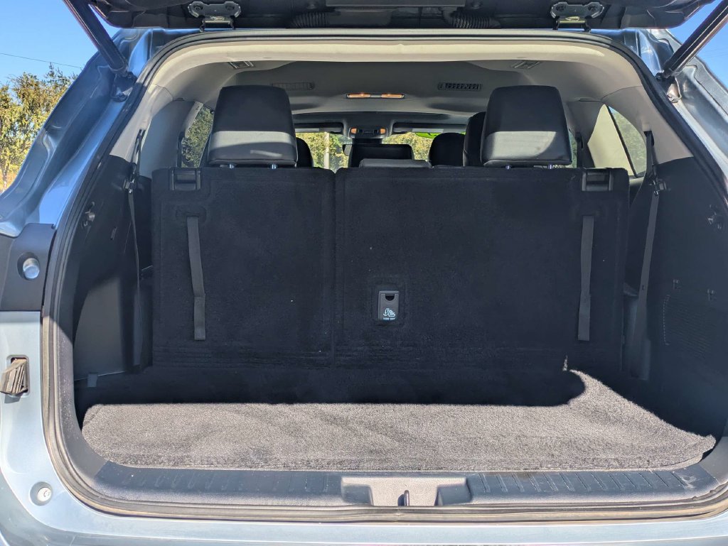 Used 2023 Toyota Highlander XLE FWD image 12