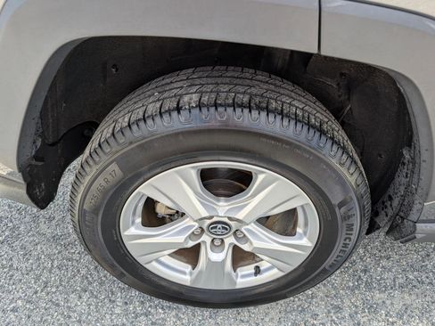 Used 2020 Toyota RAV4 XLE image 6