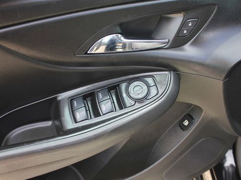 Used 2017 Chevrolet Volt LT w/ Comfort Package FWD image 28