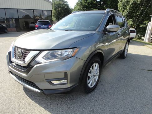 Used 2018 Nissan Rogue SV w/ Premium Package FWD image 1