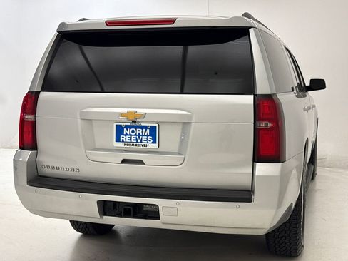 Used 2019 Chevrolet Suburban LT image 9