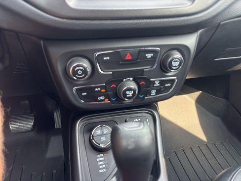 Used 2019 Jeep Compass Trailhawk AWD/4WD image 16