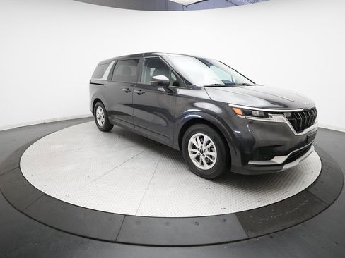 Certified 2024 Kia Carnival LX image 13
