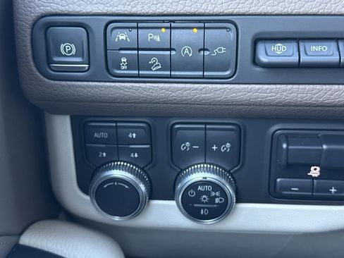 Used 2021 GMC Yukon Denali w/ Denali Premium Package image 34