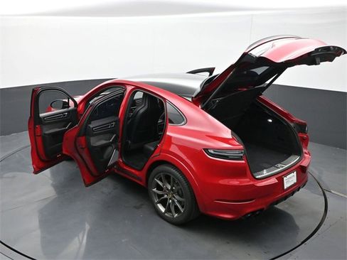 Used 2023 Porsche Cayenne GTS w/ Assistance Package image 29