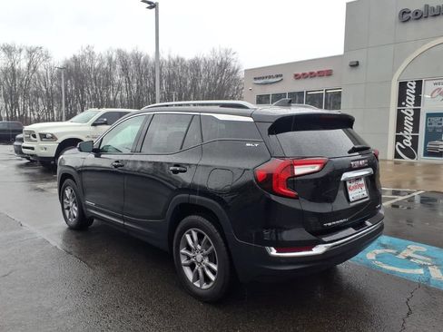 Used 2024 GMC Terrain SLT w/ Infotainment Package II AWD/4WD image 2
