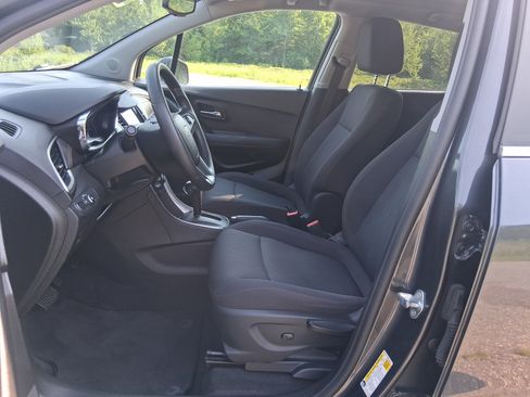 Used 2017 Chevrolet Trax LT AWD/4WD image 14