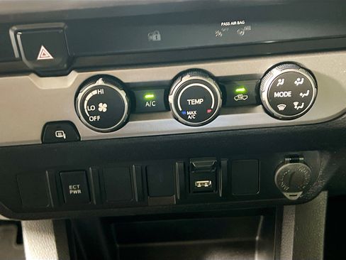 Used 2022 Toyota Tacoma SR5 RWD image 26