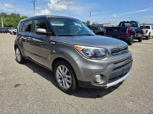 Used 2017 Kia Soul + FWD image 5