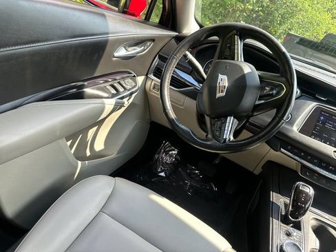 Used 2023 Cadillac XT4 Luxury w/ LPO, Onyx Lite Package AWD/4WD image 21