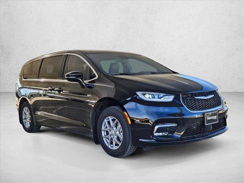 New 2026 Chrysler Pacifica Select image 7