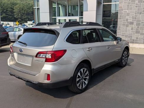 Used 2017 Subaru Outback 2.5i Limited AWD/4WD image 3