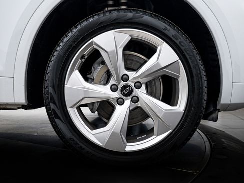 Certified 2025 Audi Q5 2.0T Premium Plus image 22