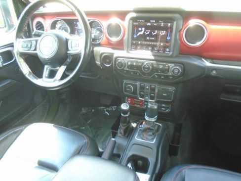 Used 2021 Jeep Gladiator Rubicon AWD/4WD image 6