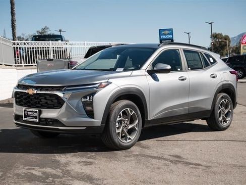 Used 2026 Chevrolet Trax LT w/ Driver Confidence Package image 9