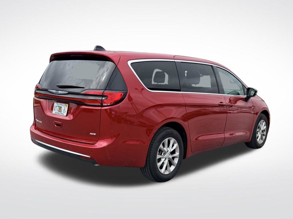 Used 2025 Chrysler Pacifica Select AWD/4WD image 6