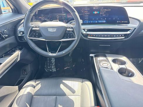 Used 2024 Cadillac Lyriq Luxury AWD/4WD image 16