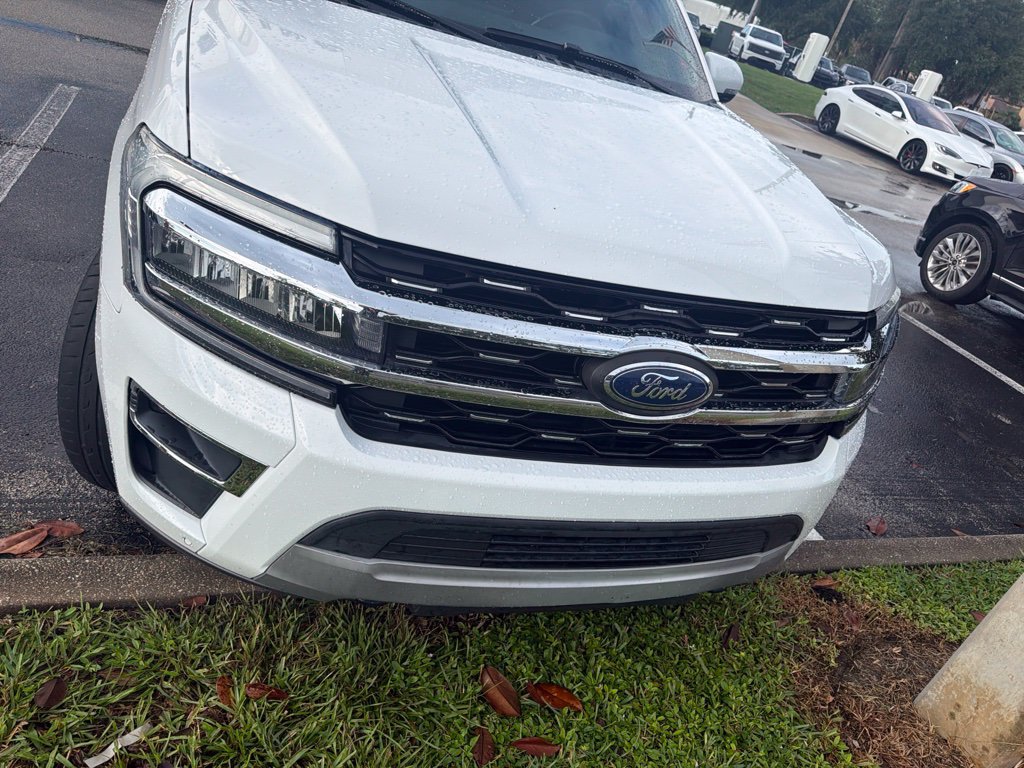 Used 2022 Ford Expedition Limited AWD/4WD image 5
