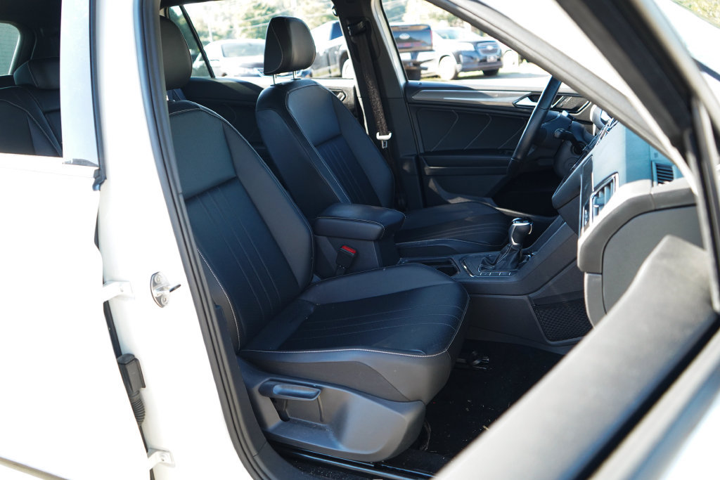 Used 2022 Volkswagen Tiguan SE R-Line FWD image 14