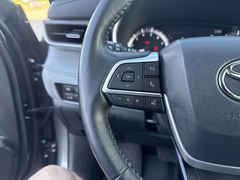 Used 2023 Toyota Highlander XLE image 18