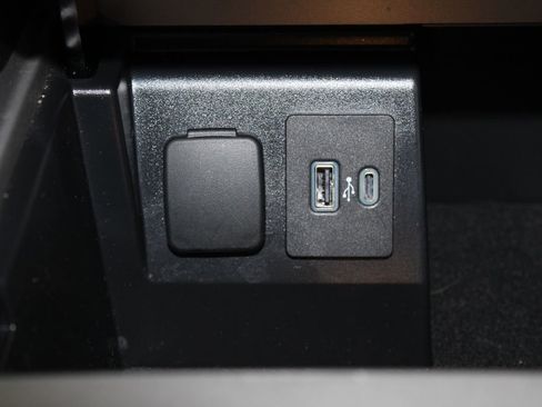 Used 2023 Ford Explorer XLT AWD/4WD image 47
