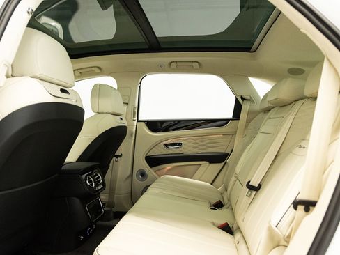 New 2026 Bentley Bentayga AWD/4WD image 42